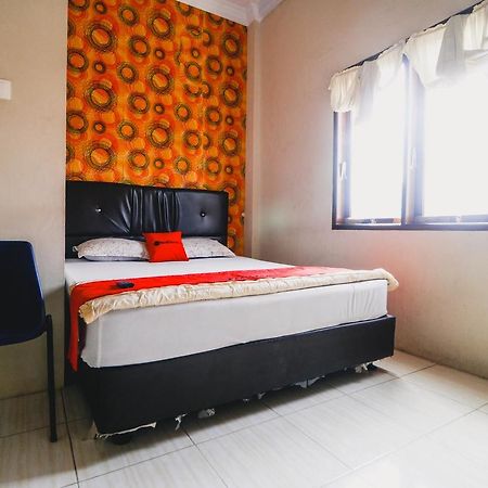 Reddoorz Near Jalan Gatot Subroto Medan Otel Dış mekan fotoğraf